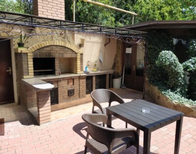 Дом гостинечного типа на 6 номеров.